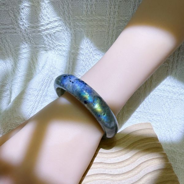 提高覺察│拉長石手鐲│平安鐲-58.4mm 水晶手鐲,開運手鐲,招財手鐲,招財水晶手鐲推薦,粉水晶手鐲,紫水晶手鐲,黃水晶手鐲,黑曜石手鐲,女生適合戴的水晶手鐲,2025年最旺水晶手鐲,水晶手鏈,水晶飾品,水晶手鐲佩戴禁忌