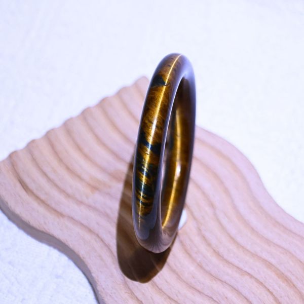 自信招財│虎眼石手鐲│圓骨鐲-55mm 水晶手鐲,開運手鐲,招財手鐲,招財水晶手鐲推薦,粉水晶手鐲,紫水晶手鐲,黃水晶手鐲,黑曜石手鐲,女生適合戴的水晶手鐲,2025年最旺水晶手鐲,水晶手鏈,水晶飾品,水晶手鐲佩戴禁忌