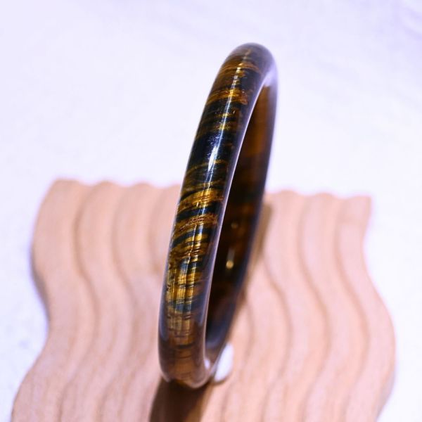 自信招財│虎眼石手鐲│圓骨鐲-59.2mm 水晶手鐲,開運手鐲,招財手鐲,招財水晶手鐲推薦,粉水晶手鐲,紫水晶手鐲,黃水晶手鐲,黑曜石手鐲,女生適合戴的水晶手鐲,2025年最旺水晶手鐲,水晶手鏈,水晶飾品,水晶手鐲佩戴禁忌