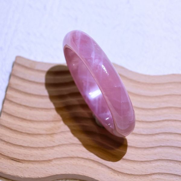 愛情之石│粉晶手鐲│平安鐲-54.6mm 水晶手鐲,手鐲,玉手鐲,水晶手鐲如何保養,紫水晶手鐲,粉晶手鐲,櫻花瑪瑙鐲,雕刻鐲,佘太翠,藍磷灰,黑曜石,手鐲款式,手鐲尺寸,手鐲鐲型,天然水晶手鐲,水晶手鐲功效