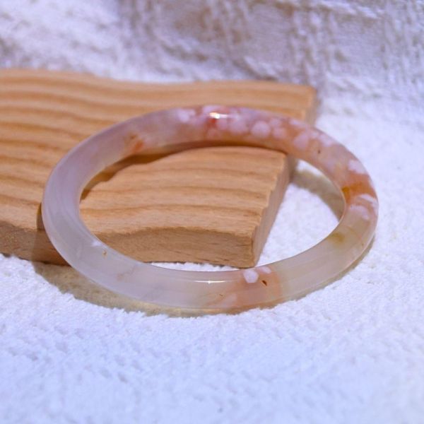 友愛與希望│櫻花瑪瑙手鐲│貴妃鐲(正圈59mm) 水晶手鐲,手鐲,玉手鐲,水晶手鐲如何保養,紫水晶手鐲,粉晶手鐲,櫻花瑪瑙鐲,雕刻鐲,佘太翠,藍磷灰,黑曜石,手鐲款式,手鐲尺寸,手鐲鐲型,天然水晶手鐲,水晶手鐲功效