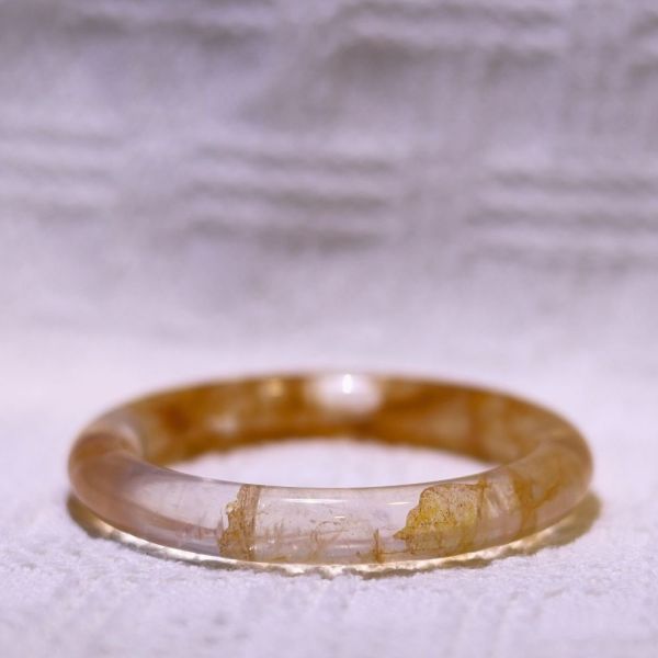 意外之財│黃膠花手鐲│圓骨鐲-54.8mm 水晶手鐲,手鐲,玉手鐲,水晶手鐲如何保養,紫水晶手鐲,粉晶手鐲,櫻花瑪瑙鐲,雕刻鐲,佘太翠,藍磷灰,黑曜石,手鐲款式,手鐲尺寸,手鐲鐲型,天然水晶手鐲,水晶手鐲功效