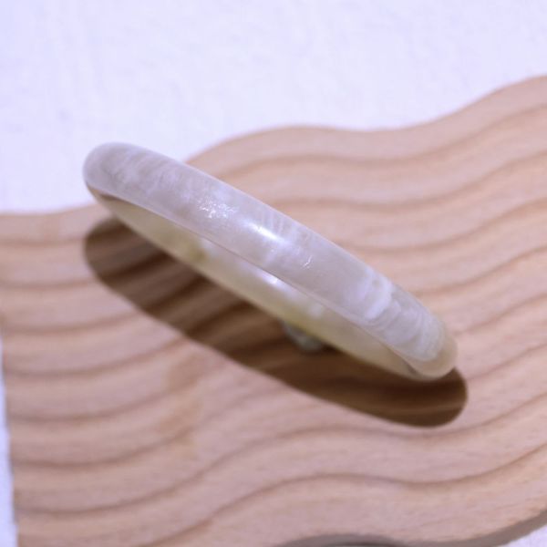 消除惡夢│日月同輝手鐲│圓骨鐲-56.2mm 水晶手鐲,手鐲,玉手鐲,水晶手鐲如何保養,紫水晶手鐲,粉晶手鐲,櫻花瑪瑙鐲,雕刻鐲,佘太翠,藍磷灰,黑曜石,手鐲款式,手鐲尺寸,手鐲鐲型,天然水晶手鐲,水晶手鐲功效