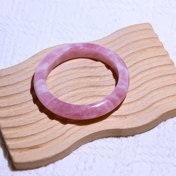 愛情之石│粉晶手鐲│平安鐲-50.2mm 水晶手鐲,開運手鐲,招財手鐲,招財水晶手鐲推薦,粉水晶手鐲,紫水晶手鐲,黃水晶手鐲,黑曜石手鐲,女生適合戴的水晶手鐲,2025年最旺水晶手鐲,水晶手鏈,水晶飾品,水晶手鐲佩戴禁忌