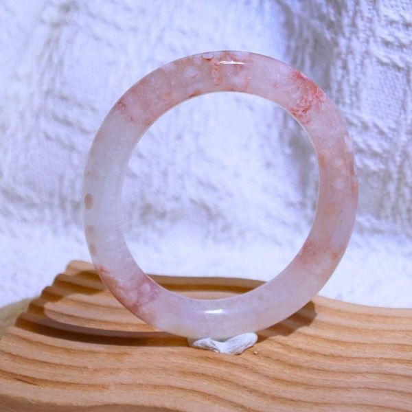 友愛與希望│櫻花瑪瑙手鐲│貴妃鐲(正圈57mm) 水晶手鐲,手鐲,玉手鐲,水晶手鐲如何保養,紫水晶手鐲,粉晶手鐲,櫻花瑪瑙鐲,雕刻鐲,佘太翠,藍磷灰,黑曜石,手鐲款式,手鐲尺寸,手鐲鐲型,天然水晶手鐲,水晶手鐲功效