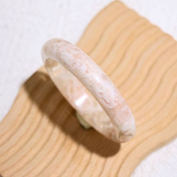 祈願之石│雪花幽靈手鐲│平安鐲-52mm 水晶手鐲,手鐲,玉手鐲,水晶手鐲如何保養,紫水晶手鐲,粉晶手鐲,櫻花瑪瑙鐲,雕刻鐲,佘太翠,藍磷灰,黑曜石,手鐲款式,手鐲尺寸,手鐲鐲型,天然水晶手鐲,水晶手鐲功效