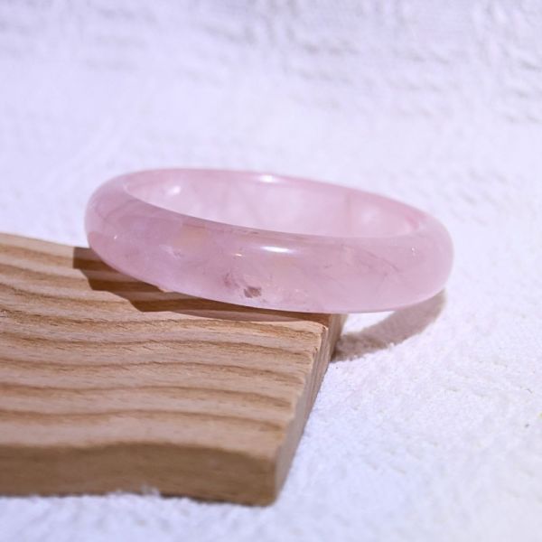 愛情之石│粉晶手鐲│平安鐲-51.5mm 水晶手鐲,開運手鐲,招財手鐲,招財水晶手鐲推薦,粉水晶手鐲,紫水晶手鐲,黃水晶手鐲,黑曜石手鐲,女生適合戴的水晶手鐲,2025年最旺水晶手鐲,水晶手鏈,水晶飾品,水晶手鐲佩戴禁忌