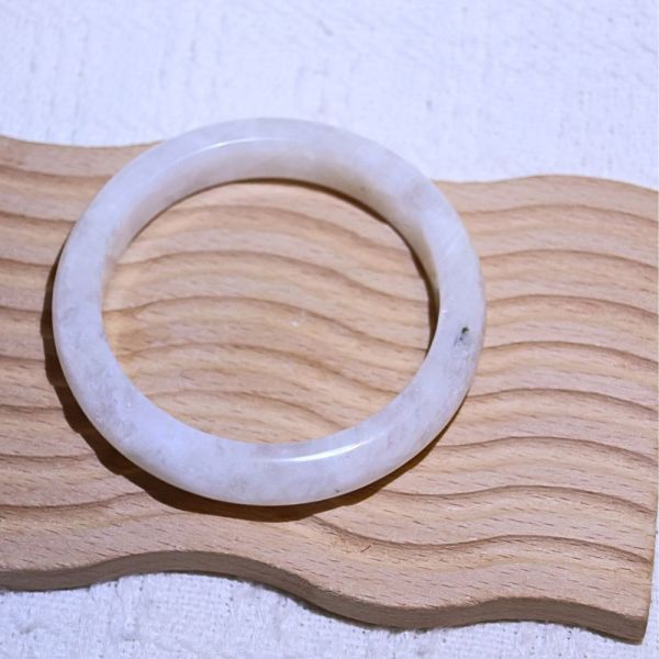 消除惡夢│日月同輝手鐲│平安鐲-57mm 水晶手鐲,手鐲,玉手鐲,水晶手鐲如何保養,紫水晶手鐲,粉晶手鐲,櫻花瑪瑙鐲,雕刻鐲,佘太翠,藍磷灰,黑曜石,手鐲款式,手鐲尺寸,手鐲鐲型,天然水晶手鐲,水晶手鐲功效