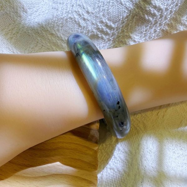 提高覺察│拉長石手鐲│平安鐲-58.5mm 水晶手鐲,開運手鐲,招財手鐲,招財水晶手鐲推薦,粉水晶手鐲,紫水晶手鐲,黃水晶手鐲,黑曜石手鐲,女生適合戴的水晶手鐲,2025年最旺水晶手鐲,水晶手鏈,水晶飾品,水晶手鐲佩戴禁忌