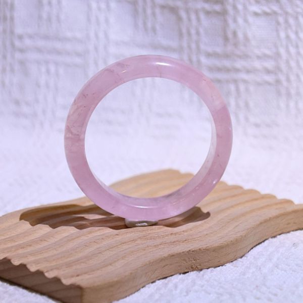 愛情之石│粉晶手鐲│平安鐲-51.5mm 水晶手鐲,開運手鐲,招財手鐲,招財水晶手鐲推薦,粉水晶手鐲,紫水晶手鐲,黃水晶手鐲,黑曜石手鐲,女生適合戴的水晶手鐲,2025年最旺水晶手鐲,水晶手鏈,水晶飾品,水晶手鐲佩戴禁忌