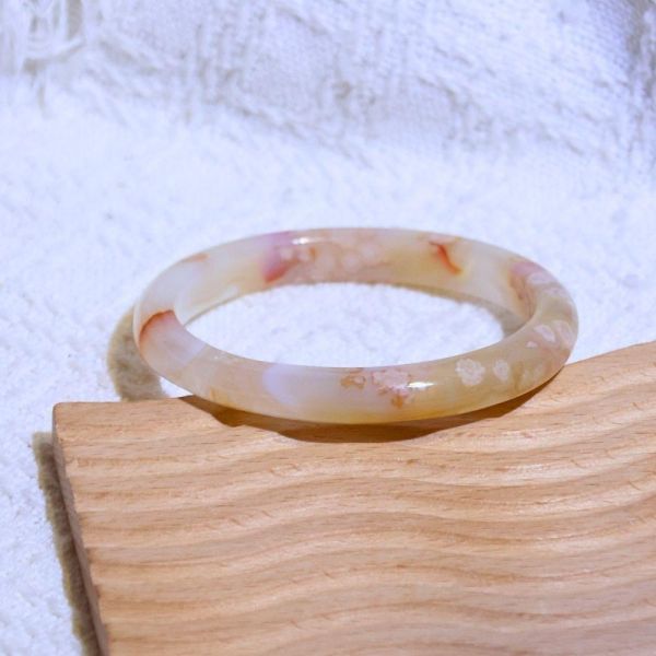 友愛與希望│櫻花瑪瑙手鐲│貴妃鐲(正圈55mm) 水晶手鐲,手鐲,玉手鐲,水晶手鐲如何保養,紫水晶手鐲,粉晶手鐲,櫻花瑪瑙鐲,雕刻鐲,佘太翠,藍磷灰,黑曜石,手鐲款式,手鐲尺寸,手鐲鐲型,天然水晶手鐲,水晶手鐲功效