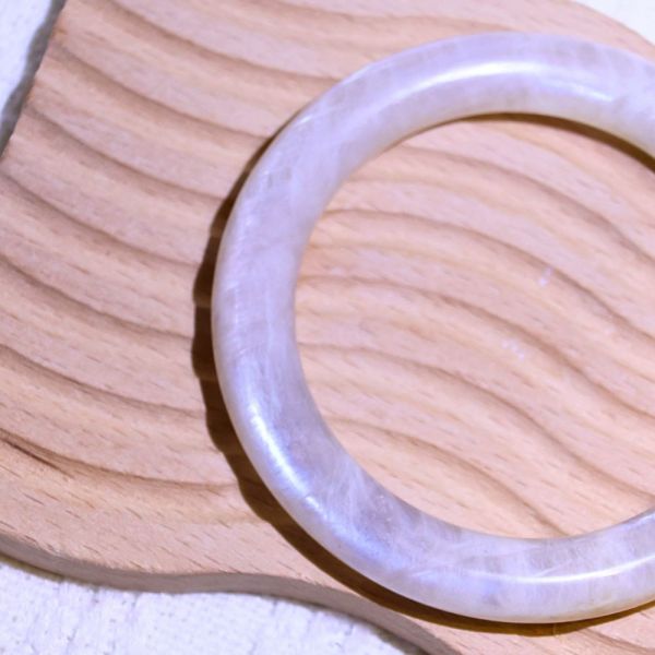 消除惡夢│日月同輝手鐲│圓骨鐲-54.4mm 水晶手鐲,手鐲,玉手鐲,水晶手鐲如何保養,紫水晶手鐲,粉晶手鐲,櫻花瑪瑙鐲,雕刻鐲,佘太翠,藍磷灰,黑曜石,手鐲款式,手鐲尺寸,手鐲鐲型,天然水晶手鐲,水晶手鐲功效