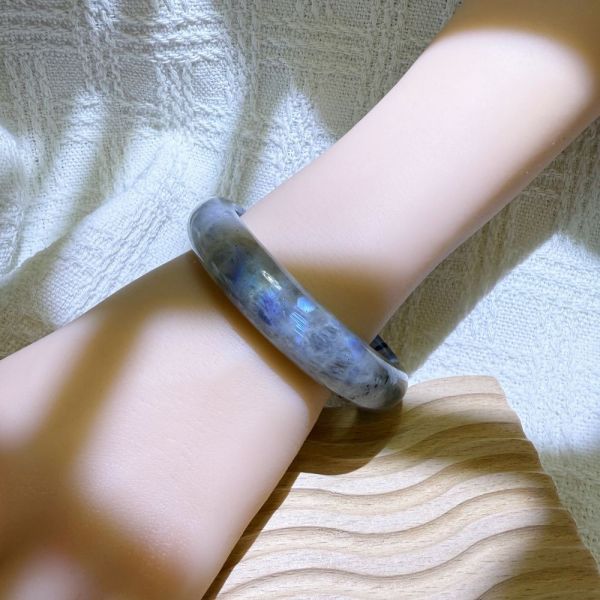 提高覺察│拉長石手鐲│平安鐲-58.4mm 水晶手鐲,開運手鐲,招財手鐲,招財水晶手鐲推薦,粉水晶手鐲,紫水晶手鐲,黃水晶手鐲,黑曜石手鐲,女生適合戴的水晶手鐲,2025年最旺水晶手鐲,水晶手鏈,水晶飾品,水晶手鐲佩戴禁忌