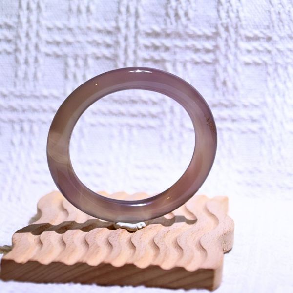 魅力展現│紫玉髓手鐲│貴妃鐲-55.2mm 水晶手鐲,手鐲,玉手鐲,水晶手鐲如何保養,紫水晶手鐲,粉晶手鐲,櫻花瑪瑙鐲,雕刻鐲,佘太翠,藍磷灰,黑曜石,手鐲款式,手鐲尺寸,手鐲鐲型,天然水晶手鐲,水晶手鐲功效