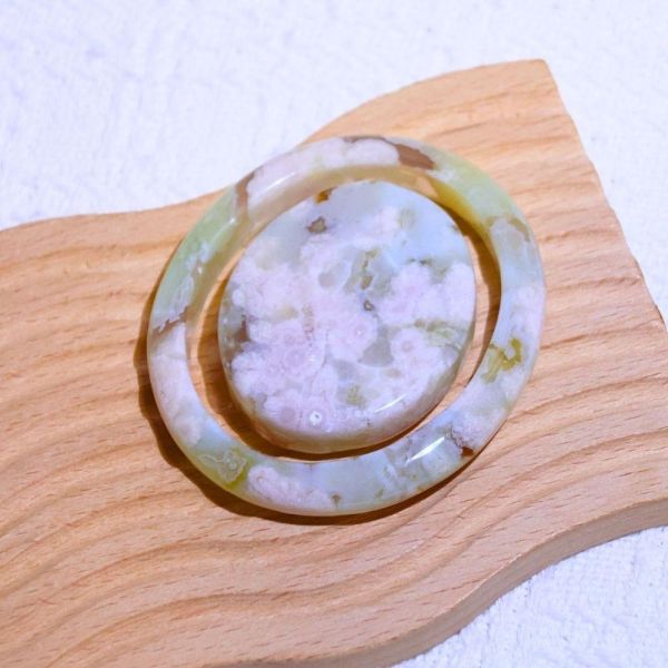 友愛與希望│櫻花瑪瑙手鐲│貴妃鐲(正圈48mm) 水晶手鐲,手鐲,玉手鐲,水晶手鐲如何保養,紫水晶手鐲,粉晶手鐲,櫻花瑪瑙鐲,雕刻鐲,佘太翠,藍磷灰,黑曜石,手鐲款式,手鐲尺寸,手鐲鐲型,天然水晶手鐲,水晶手鐲功效