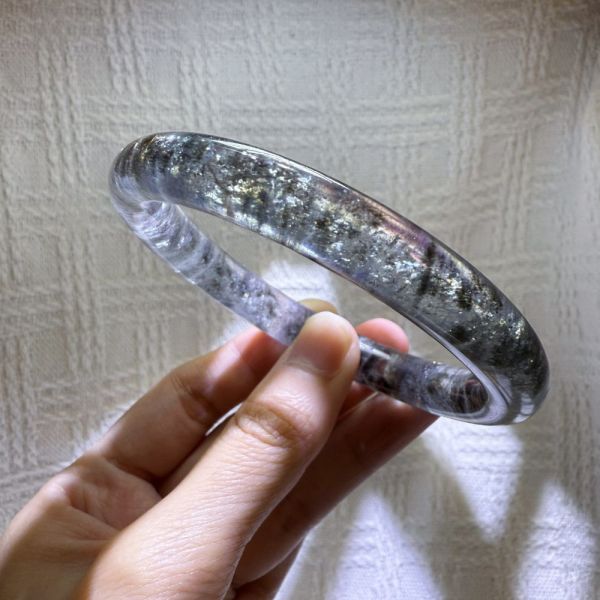 勇氣之石│海藍寶手鐲│圓骨鐲-55mm 水晶手鐲,開運手鐲,招財手鐲,招財水晶手鐲推薦,粉水晶手鐲,紫水晶手鐲,黃水晶手鐲,黑曜石手鐲,女生適合戴的水晶手鐲,2025年最旺水晶手鐲,水晶手鏈,水晶飾品,水晶手鐲佩戴禁忌