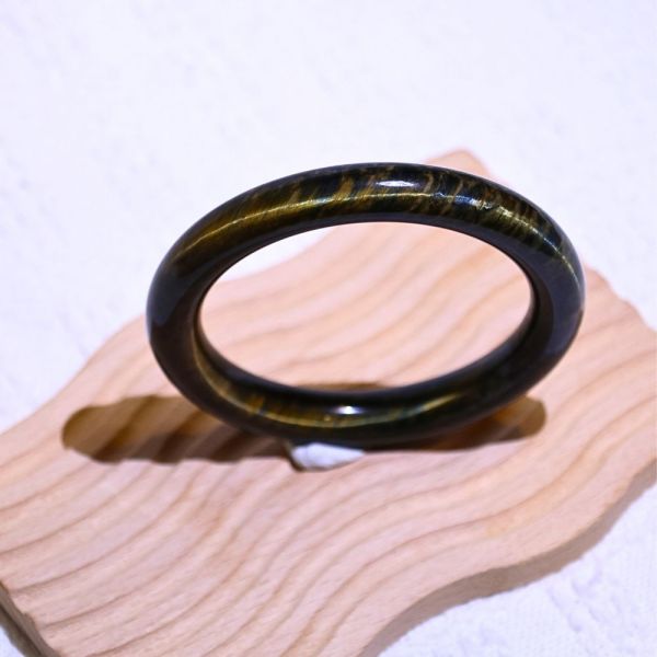 自信招財│虎眼石手鐲│圓骨鐲-57mm 水晶手鐲,開運手鐲,招財手鐲,招財水晶手鐲推薦,粉水晶手鐲,紫水晶手鐲,黃水晶手鐲,黑曜石手鐲,女生適合戴的水晶手鐲,2025年最旺水晶手鐲,水晶手鏈,水晶飾品,水晶手鐲佩戴禁忌