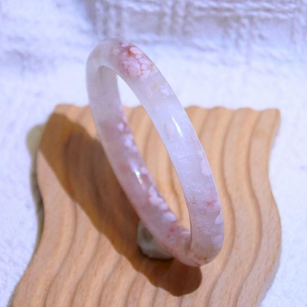 友愛與希望│櫻花瑪瑙手鐲│貴妃鐲(正圈57mm) 水晶手鐲,手鐲,玉手鐲,水晶手鐲如何保養,紫水晶手鐲,粉晶手鐲,櫻花瑪瑙鐲,雕刻鐲,佘太翠,藍磷灰,黑曜石,手鐲款式,手鐲尺寸,手鐲鐲型,天然水晶手鐲,水晶手鐲功效