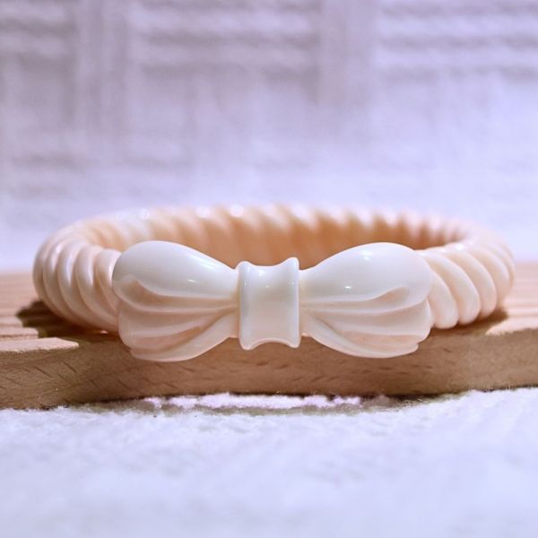 蝴蝶結麻花│碳酸鹽玉│雕刻鐲-57mm 雕刻鐲,水晶手鐲,能量手鐲,雕刻水晶,手工雕刻,天然晶礦,能量飾品,療癒手環,雕花水晶鐲,原礦雕刻,水晶雕刻鐲