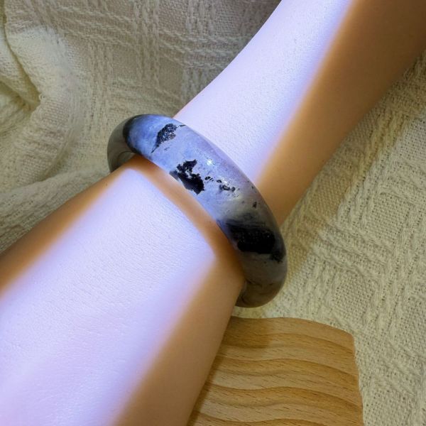 提高覺察│拉長石手鐲│平安鐲-57.3mm 水晶手鐲,開運手鐲,招財手鐲,招財水晶手鐲推薦,粉水晶手鐲,紫水晶手鐲,黃水晶手鐲,黑曜石手鐲,女生適合戴的水晶手鐲,2025年最旺水晶手鐲,水晶手鏈,水晶飾品,水晶手鐲佩戴禁忌