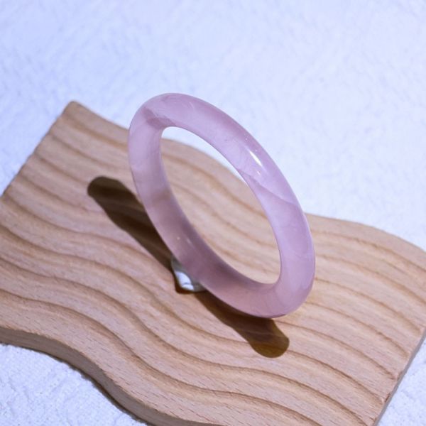 愛情之石│粉晶手鐲│圓骨鐲-52.2mm 水晶手鐲,手鐲,玉手鐲,水晶手鐲如何保養,紫水晶手鐲,粉晶手鐲,櫻花瑪瑙鐲,雕刻鐲,佘太翠,藍磷灰,黑曜石,手鐲款式,手鐲尺寸,手鐲鐲型,天然水晶手鐲,水晶手鐲功效