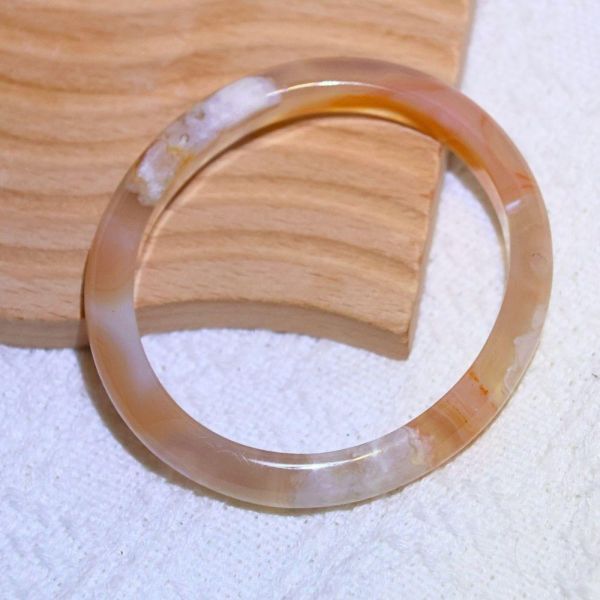 友愛與希望│櫻花瑪瑙手鐲│貴妃鐲(正圈55mm) 水晶手鐲,手鐲,玉手鐲,水晶手鐲如何保養,紫水晶手鐲,粉晶手鐲,櫻花瑪瑙鐲,雕刻鐲,佘太翠,藍磷灰,黑曜石,手鐲款式,手鐲尺寸,手鐲鐲型,天然水晶手鐲,水晶手鐲功效