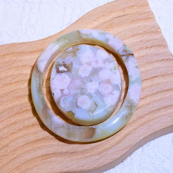 友愛與希望│櫻花瑪瑙手鐲│貴妃鐲(正圈48mm) 水晶手鐲,手鐲,玉手鐲,水晶手鐲如何保養,紫水晶手鐲,粉晶手鐲,櫻花瑪瑙鐲,雕刻鐲,佘太翠,藍磷灰,黑曜石,手鐲款式,手鐲尺寸,手鐲鐲型,天然水晶手鐲,水晶手鐲功效