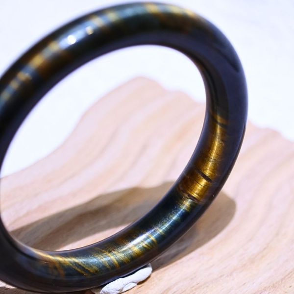自信招財│虎眼石手鐲│圓骨鐲-52.6mm 水晶手鐲,開運手鐲,招財手鐲,招財水晶手鐲推薦,粉水晶手鐲,紫水晶手鐲,黃水晶手鐲,黑曜石手鐲,女生適合戴的水晶手鐲,2025年最旺水晶手鐲,水晶手鏈,水晶飾品,水晶手鐲佩戴禁忌
