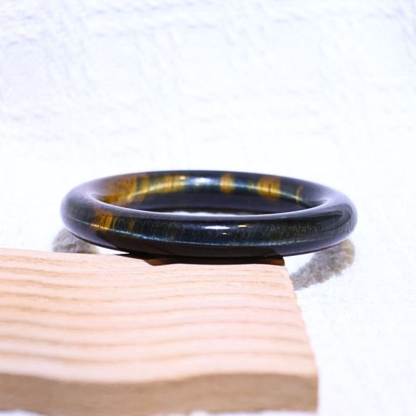 自信招財│虎眼石手鐲│圓骨鐲-51mm 水晶手鐲,開運手鐲,招財手鐲,招財水晶手鐲推薦,粉水晶手鐲,紫水晶手鐲,黃水晶手鐲,黑曜石手鐲,女生適合戴的水晶手鐲,2025年最旺水晶手鐲,水晶手鏈,水晶飾品,水晶手鐲佩戴禁忌