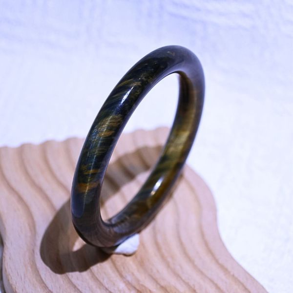 自信招財│虎眼石手鐲│圓骨鐲-57mm 水晶手鐲,開運手鐲,招財手鐲,招財水晶手鐲推薦,粉水晶手鐲,紫水晶手鐲,黃水晶手鐲,黑曜石手鐲,女生適合戴的水晶手鐲,2025年最旺水晶手鐲,水晶手鏈,水晶飾品,水晶手鐲佩戴禁忌