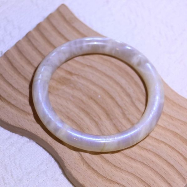 消除惡夢│日月同輝手鐲│圓骨鐲-56.2mm 水晶手鐲,手鐲,玉手鐲,水晶手鐲如何保養,紫水晶手鐲,粉晶手鐲,櫻花瑪瑙鐲,雕刻鐲,佘太翠,藍磷灰,黑曜石,手鐲款式,手鐲尺寸,手鐲鐲型,天然水晶手鐲,水晶手鐲功效