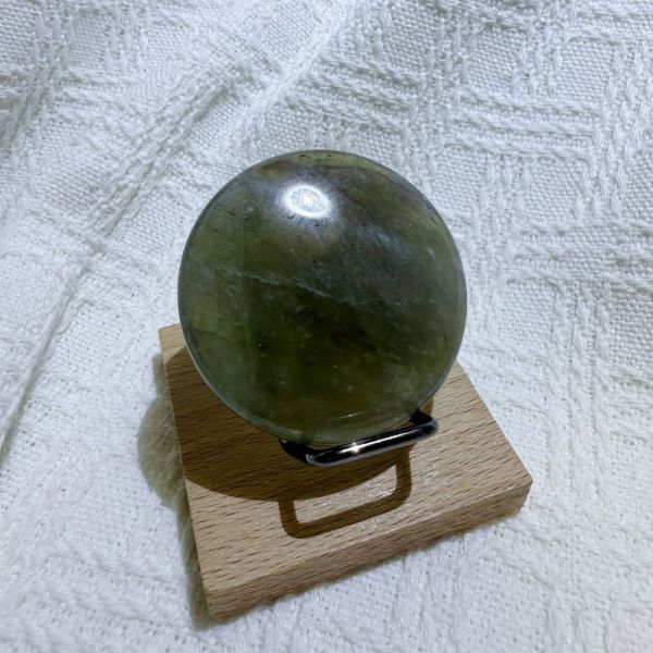 綠影水晶手鐲-54.7mm 水晶手鐲,手鐲,玉手鐲,水晶手鐲如何保養,紫水晶手鐲,粉晶手鐲,櫻花瑪瑙鐲,雕刻鐲,佘太翠,藍磷灰,黑曜石,手鐲款式,手鐲尺寸,手鐲鐲型,天然水晶手鐲,水晶手鐲功效