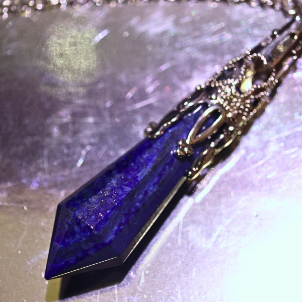 青金石靈擺 晶礦飾品,水晶飾品,雕刻擺件,永生水晶樹,水晶洞,水晶球,水晶柱,原礦,晶洞,晶礦原礦,紫水晶,白水晶,太極玉,佘太翠,紅膠花,海藍寶,白水晶,開運擺件
