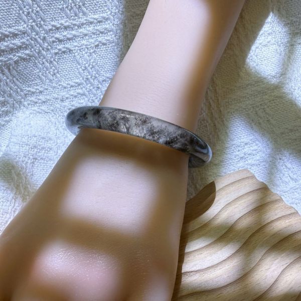 勇氣之石│海藍寶手鐲│圓骨鐲-55mm 水晶手鐲,開運手鐲,招財手鐲,招財水晶手鐲推薦,粉水晶手鐲,紫水晶手鐲,黃水晶手鐲,黑曜石手鐲,女生適合戴的水晶手鐲,2025年最旺水晶手鐲,水晶手鏈,水晶飾品,水晶手鐲佩戴禁忌