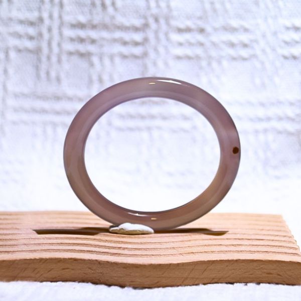 魅力展現│紫玉髓手鐲│貴妃鐲-51.3mm 水晶手鐲,手鐲,玉手鐲,水晶手鐲如何保養,紫水晶手鐲,粉晶手鐲,櫻花瑪瑙鐲,雕刻鐲,佘太翠,藍磷灰,黑曜石,手鐲款式,手鐲尺寸,手鐲鐲型,天然水晶手鐲,水晶手鐲功效