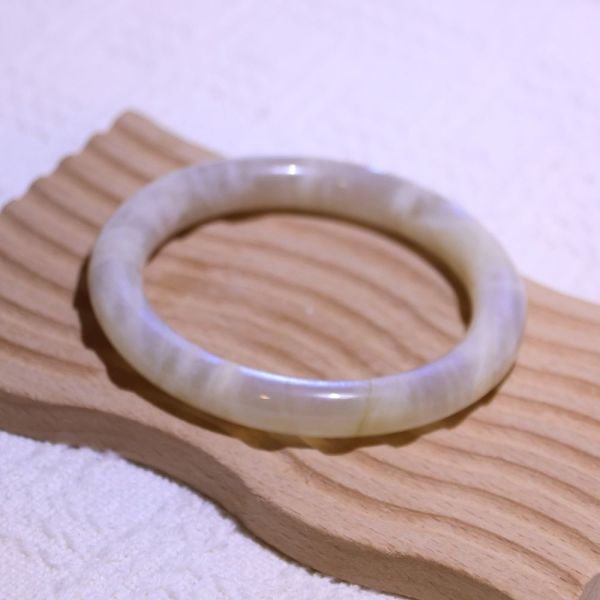 消除惡夢│日月同輝手鐲│圓骨鐲-56.2mm 水晶手鐲,手鐲,玉手鐲,水晶手鐲如何保養,紫水晶手鐲,粉晶手鐲,櫻花瑪瑙鐲,雕刻鐲,佘太翠,藍磷灰,黑曜石,手鐲款式,手鐲尺寸,手鐲鐲型,天然水晶手鐲,水晶手鐲功效