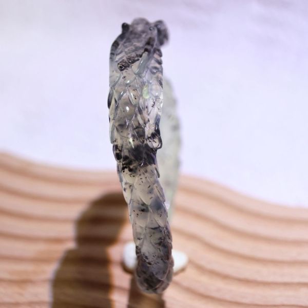墨心幽蛟│岫玉│蛟龍鐲-52mm 雕刻鐲,水晶手鐲,能量手鐲,雕刻水晶,手工雕刻,天然晶礦,能量飾品,療癒手環,雕花水晶鐲,原礦雕刻,水晶雕刻鐲