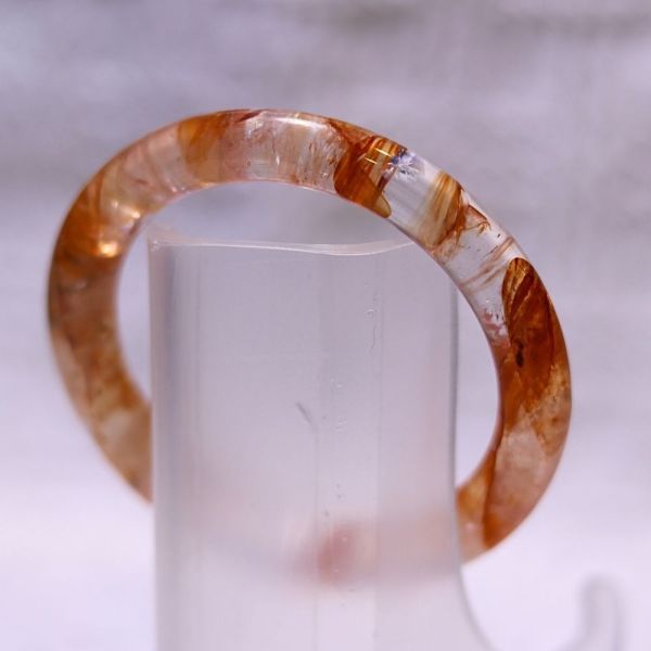 開運招財│紅膠花手鐲│圓骨鐲-51.6mm 水晶手鐲,手鐲,玉手鐲,水晶手鐲如何保養,紫水晶手鐲,粉晶手鐲,櫻花瑪瑙鐲,雕刻鐲,佘太翠,藍磷灰,黑曜石,手鐲款式,手鐲尺寸,手鐲鐲型,天然水晶手鐲,水晶手鐲功效
