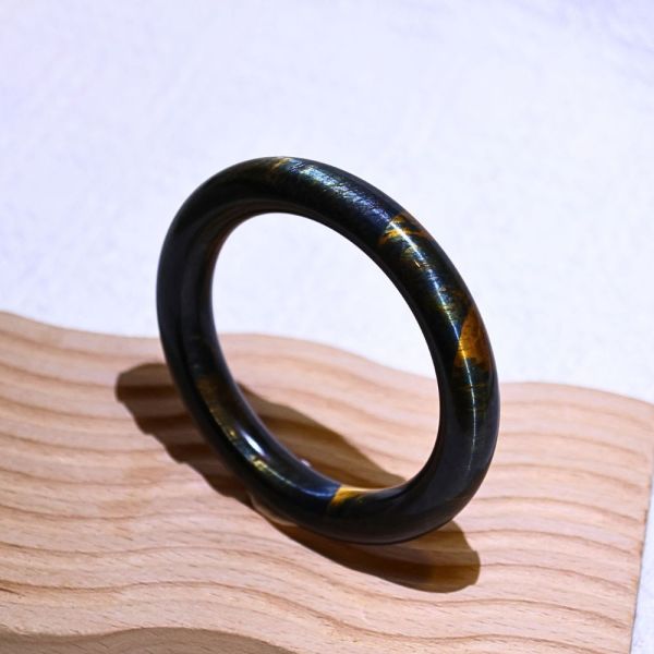 自信招財│虎眼石手鐲│圓骨鐲-54mm 水晶手鐲,開運手鐲,招財手鐲,招財水晶手鐲推薦,粉水晶手鐲,紫水晶手鐲,黃水晶手鐲,黑曜石手鐲,女生適合戴的水晶手鐲,2025年最旺水晶手鐲,水晶手鏈,水晶飾品,水晶手鐲佩戴禁忌