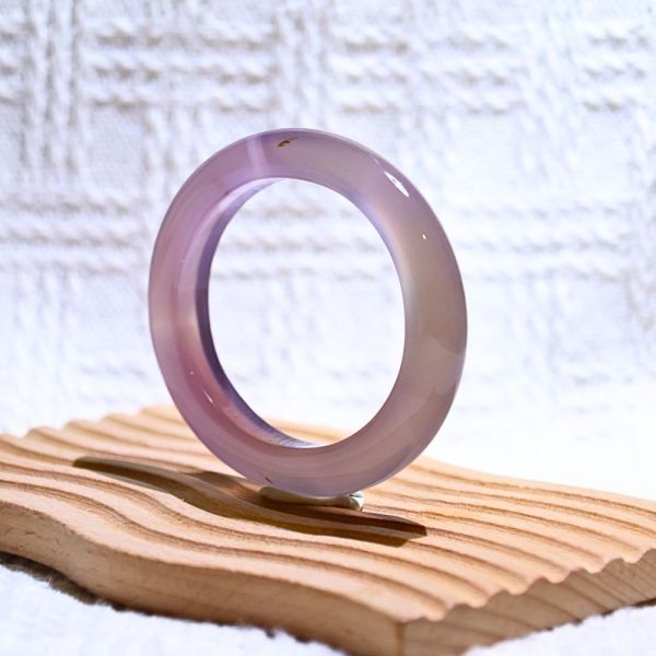 魅力展現│紫玉髓手鐲│貴妃鐲-51.4mm 水晶手鐲,手鐲,玉手鐲,水晶手鐲如何保養,紫水晶手鐲,粉晶手鐲,櫻花瑪瑙鐲,雕刻鐲,佘太翠,藍磷灰,黑曜石,手鐲款式,手鐲尺寸,手鐲鐲型,天然水晶手鐲,水晶手鐲功效