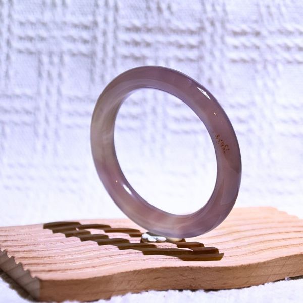 魅力展現│紫玉髓手鐲│貴妃鐲-55.2mm 水晶手鐲,手鐲,玉手鐲,水晶手鐲如何保養,紫水晶手鐲,粉晶手鐲,櫻花瑪瑙鐲,雕刻鐲,佘太翠,藍磷灰,黑曜石,手鐲款式,手鐲尺寸,手鐲鐲型,天然水晶手鐲,水晶手鐲功效