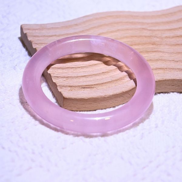 愛情之石│粉晶手鐲│圓骨鐲-52.5mm 水晶,礦石,晶礦,水晶手鐲,手鐲,水晶手串,手串,脈輪,磁場,療癒,淨化,紫水晶,粉晶,櫻花瑪瑙,草莓晶