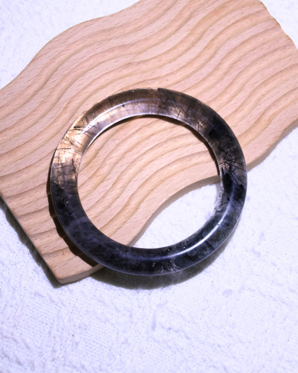 領袖之石│黑髮晶手鐲│圓骨鐲-54.2mm 水晶手鐲,手鐲,玉手鐲,水晶手鐲如何保養,紫水晶手鐲,粉晶手鐲,櫻花瑪瑙鐲,雕刻鐲,佘太翠,藍磷灰,黑曜石,手鐲款式,手鐲尺寸,手鐲鐲型,天然水晶手鐲,水晶手鐲功效