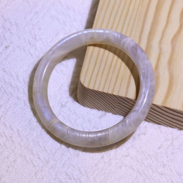 消除惡夢│日月同輝手鐲│圓骨鐲-56.2mm 水晶手鐲,手鐲,玉手鐲,水晶手鐲如何保養,紫水晶手鐲,粉晶手鐲,櫻花瑪瑙鐲,雕刻鐲,佘太翠,藍磷灰,黑曜石,手鐲款式,手鐲尺寸,手鐲鐲型,天然水晶手鐲,水晶手鐲功效