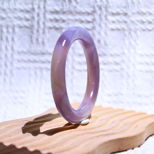 魅力展現│紫玉髓手鐲│貴妃鐲-53mm 水晶手鐲,手鐲,玉手鐲,水晶手鐲如何保養,紫水晶手鐲,粉晶手鐲,櫻花瑪瑙鐲,雕刻鐲,佘太翠,藍磷灰,黑曜石,手鐲款式,手鐲尺寸,手鐲鐲型,天然水晶手鐲,水晶手鐲功效