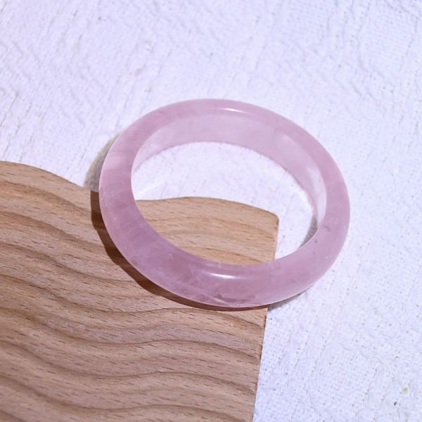 愛情之石│粉晶手鐲│平安鐲-51.5mm 水晶手鐲,開運手鐲,招財手鐲,招財水晶手鐲推薦,粉水晶手鐲,紫水晶手鐲,黃水晶手鐲,黑曜石手鐲,女生適合戴的水晶手鐲,2025年最旺水晶手鐲,水晶手鏈,水晶飾品,水晶手鐲佩戴禁忌