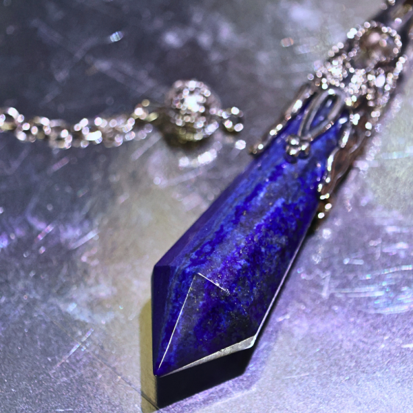 青金石靈擺 晶礦飾品,水晶飾品,雕刻擺件,永生水晶樹,水晶洞,水晶球,水晶柱,原礦,晶洞,晶礦原礦,紫水晶,白水晶,太極玉,佘太翠,紅膠花,海藍寶,白水晶,開運擺件