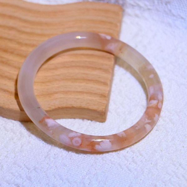 友愛與希望│櫻花瑪瑙手鐲│貴妃鐲(正圈59mm) 水晶手鐲,手鐲,玉手鐲,水晶手鐲如何保養,紫水晶手鐲,粉晶手鐲,櫻花瑪瑙鐲,雕刻鐲,佘太翠,藍磷灰,黑曜石,手鐲款式,手鐲尺寸,手鐲鐲型,天然水晶手鐲,水晶手鐲功效