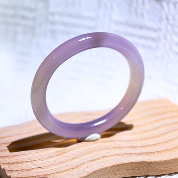 魅力展現│紫玉髓手鐲│貴妃鐲-53mm 水晶手鐲,手鐲,玉手鐲,水晶手鐲如何保養,紫水晶手鐲,粉晶手鐲,櫻花瑪瑙鐲,雕刻鐲,佘太翠,藍磷灰,黑曜石,手鐲款式,手鐲尺寸,手鐲鐲型,天然水晶手鐲,水晶手鐲功效