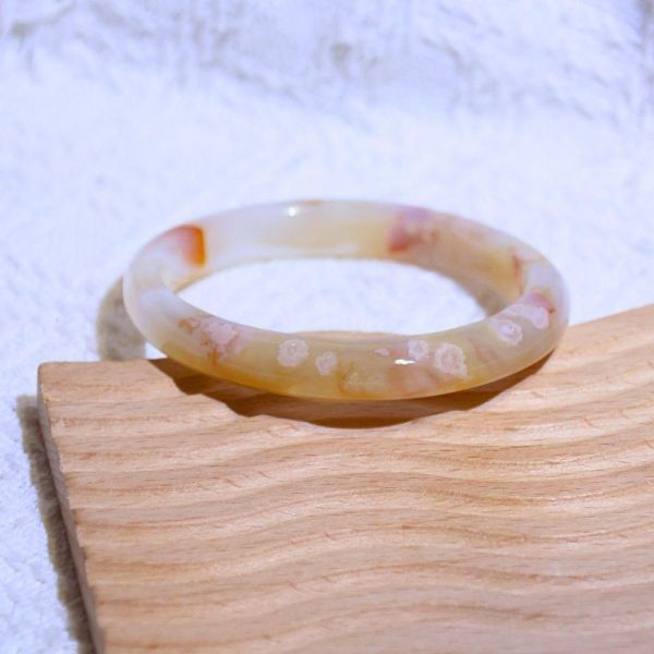 友愛與希望│櫻花瑪瑙手鐲│貴妃鐲(正圈55mm) 水晶手鐲,手鐲,玉手鐲,水晶手鐲如何保養,紫水晶手鐲,粉晶手鐲,櫻花瑪瑙鐲,雕刻鐲,佘太翠,藍磷灰,黑曜石,手鐲款式,手鐲尺寸,手鐲鐲型,天然水晶手鐲,水晶手鐲功效
